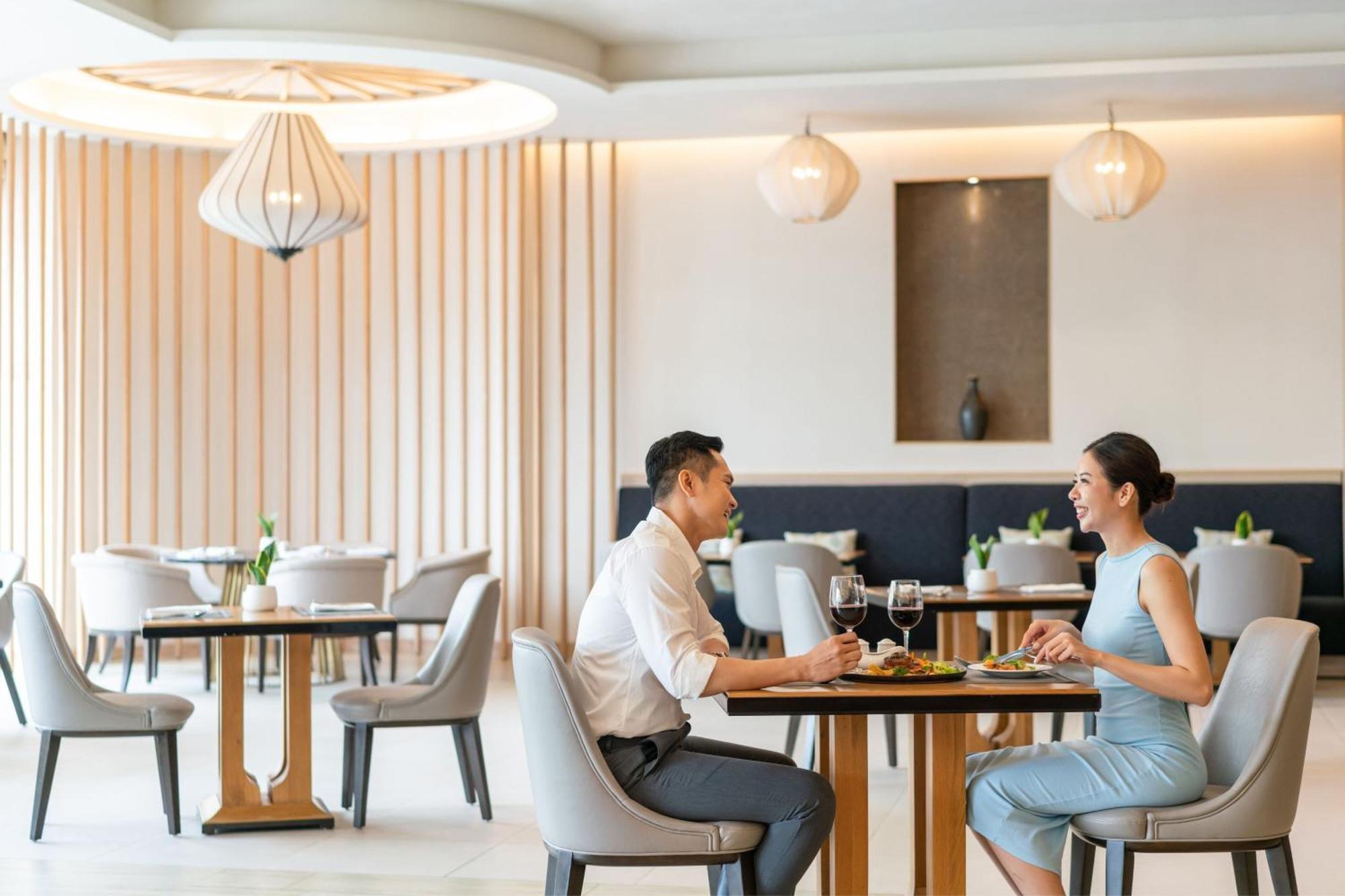 Sheraton Кантхо Экстерьер фото The Wing at Hong Kong International Airport