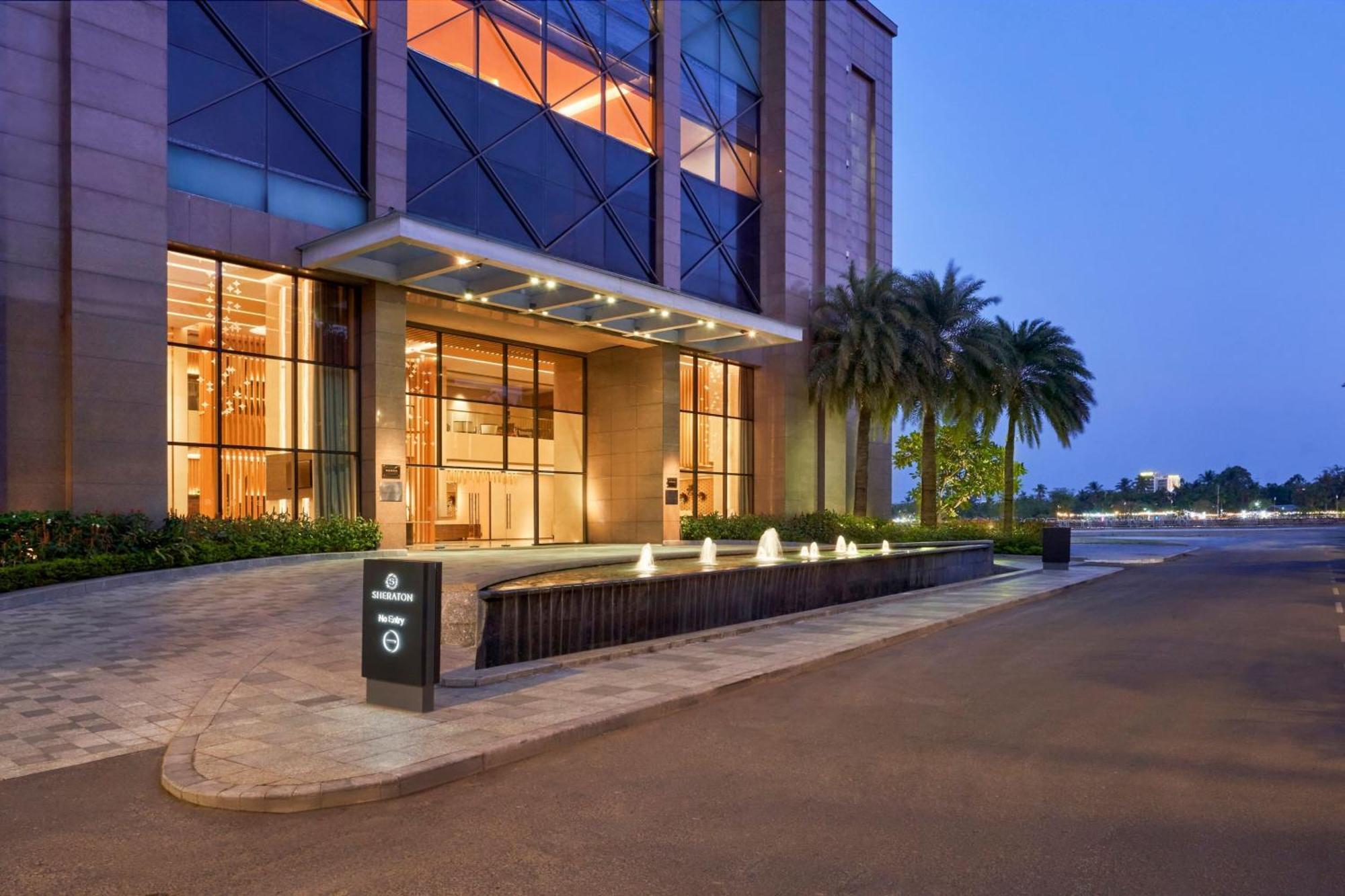 Sheraton Кантхо Экстерьер фото Entrance of the hotel