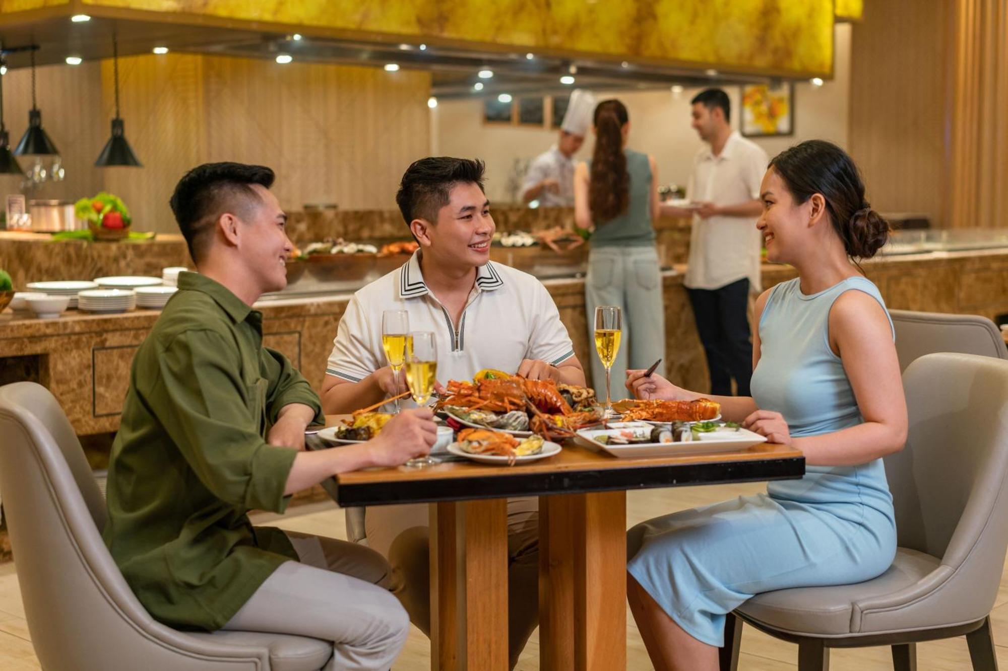 Sheraton Кантхо Экстерьер фото A restaurant in Vietnam