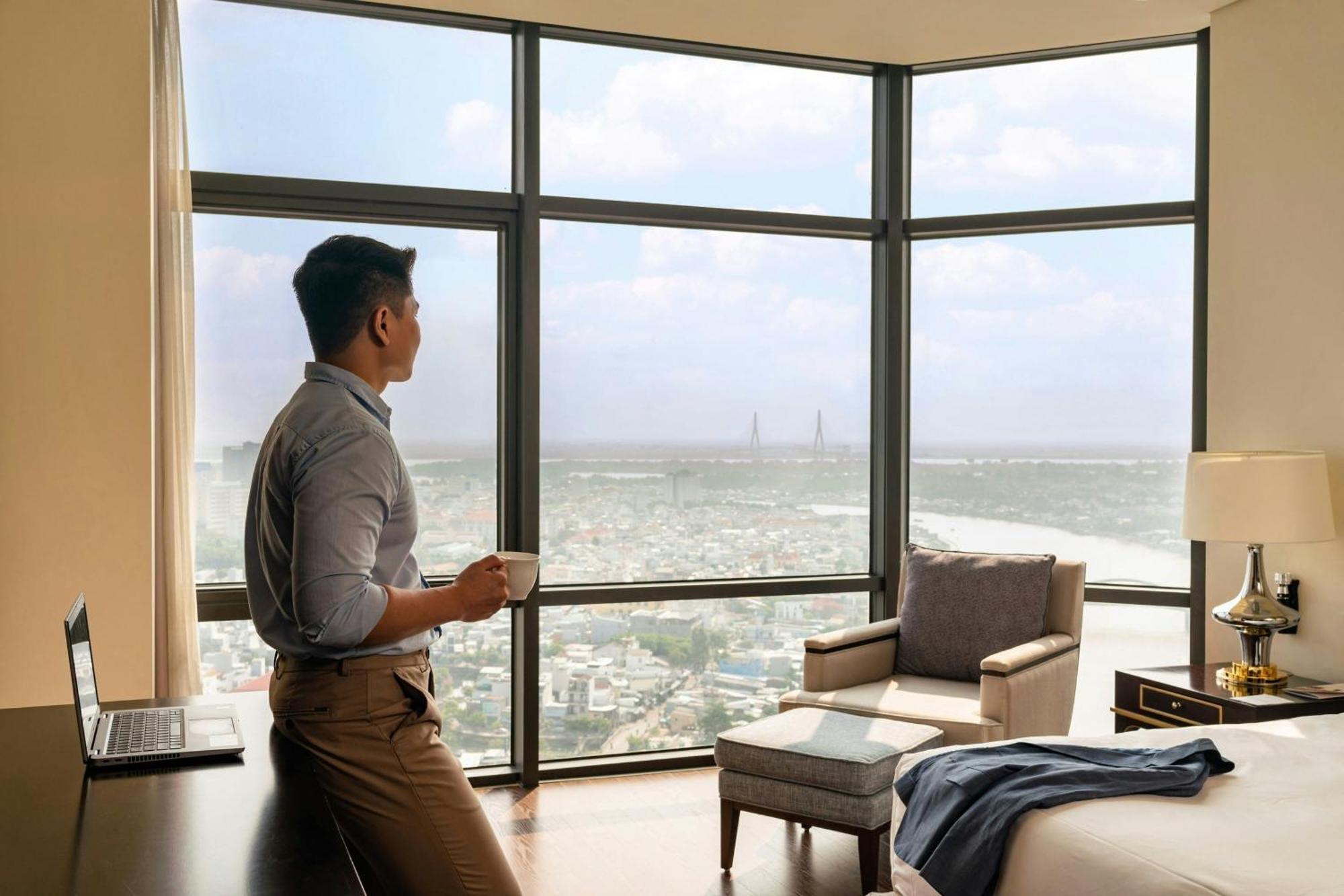 Sheraton Кантхо Экстерьер фото A view from a suite at the Ritz-Carlton, Dubai