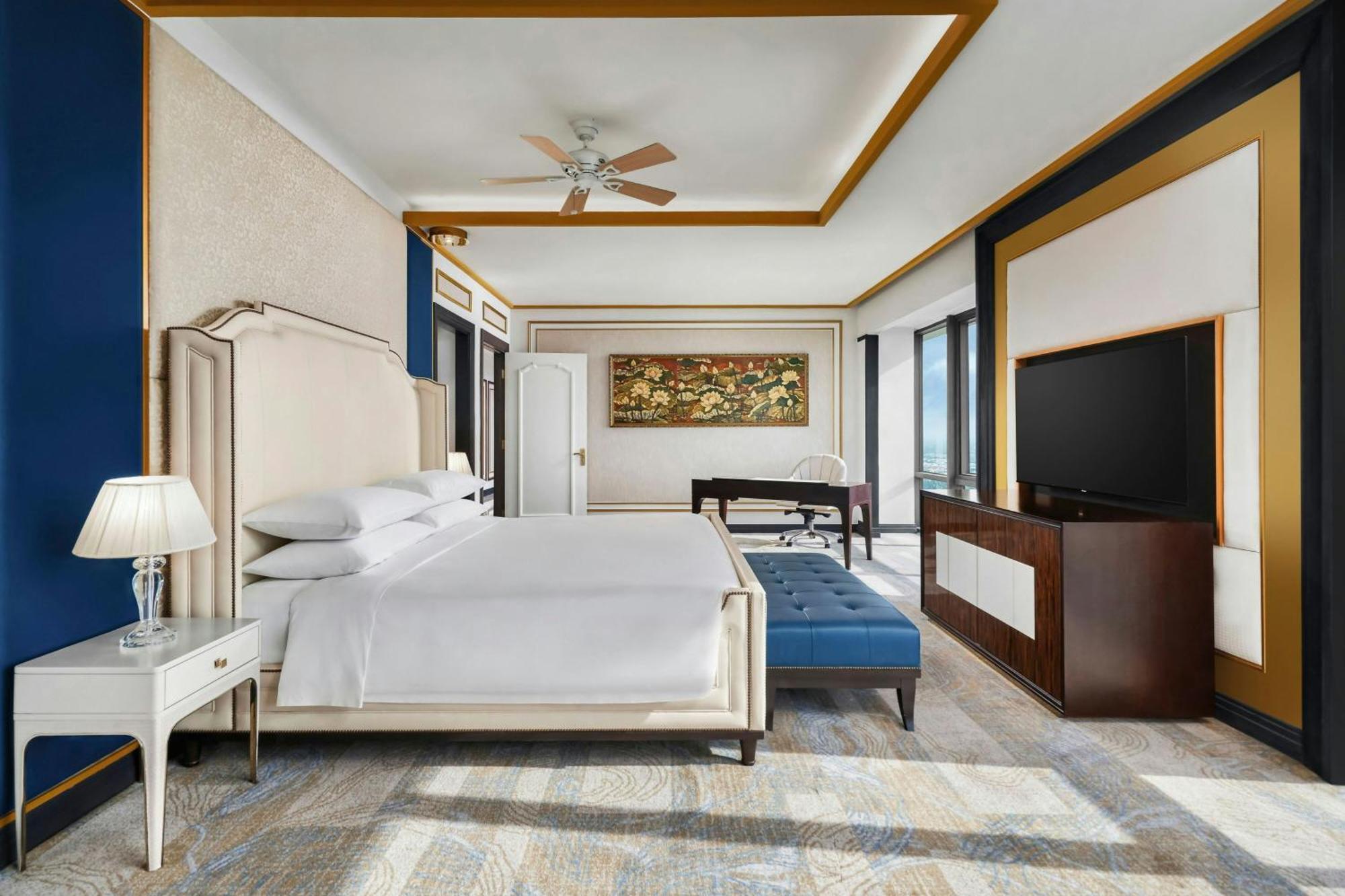 Sheraton Кантхо Экстерьер фото A bedroom at the hotel
