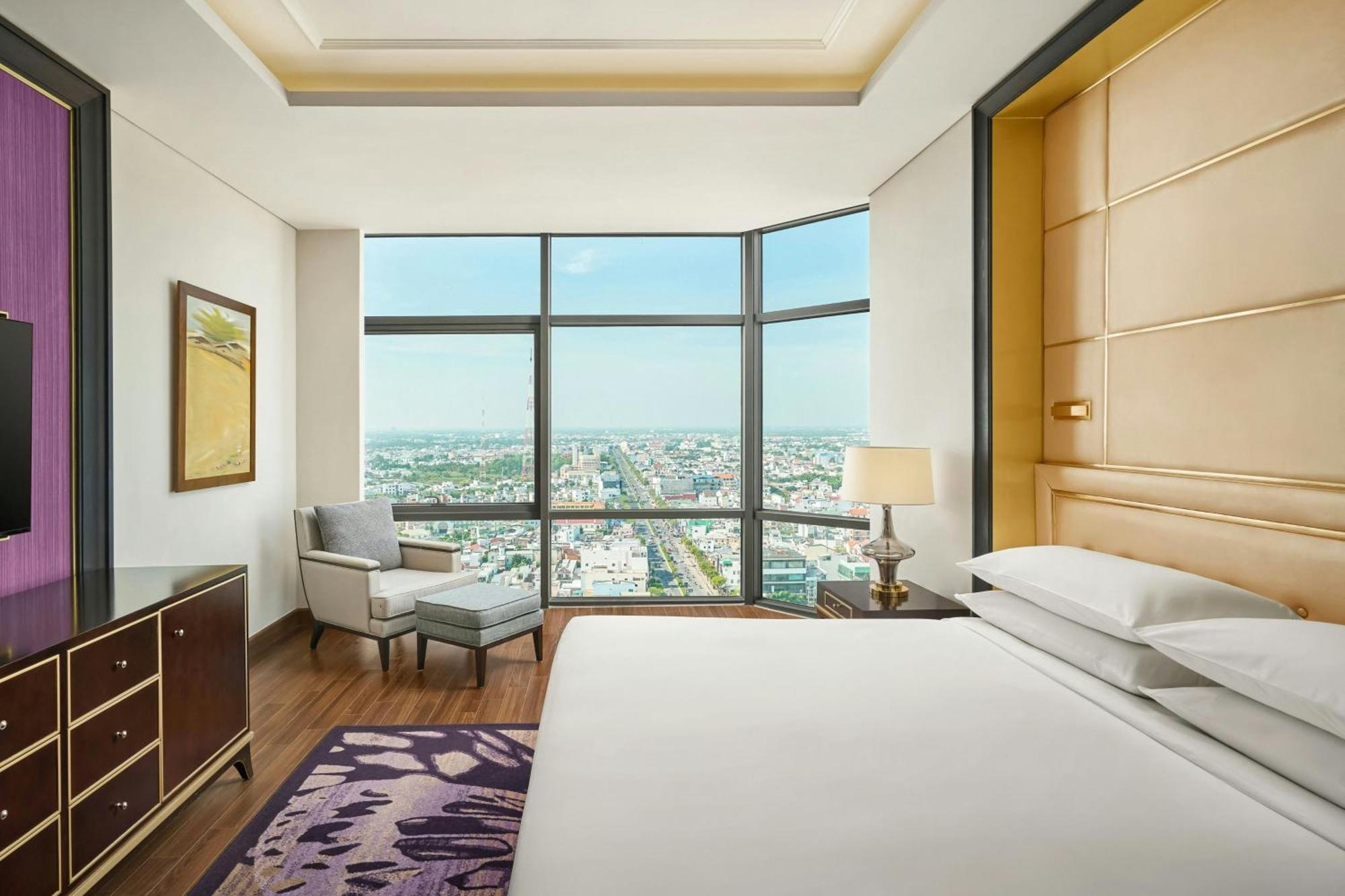 Sheraton Кантхо Экстерьер фото A bedroom at the hotel